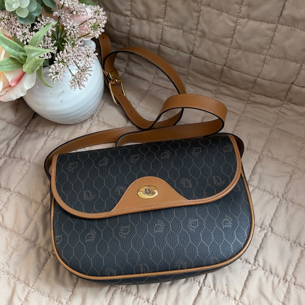 🩷Stunning Christian Dior Honeycomb  Saddle Bag.❤️